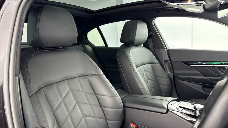 BMW i5 250kW eDrive40 M Sport 84kWh 4dr Auto Tech+/Comf+ Electric Saloon